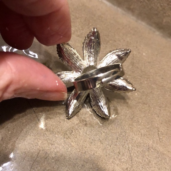 Gorgeous🥳HP🥳Colored Rhinestone Flower Ring - Picture 7 of 7